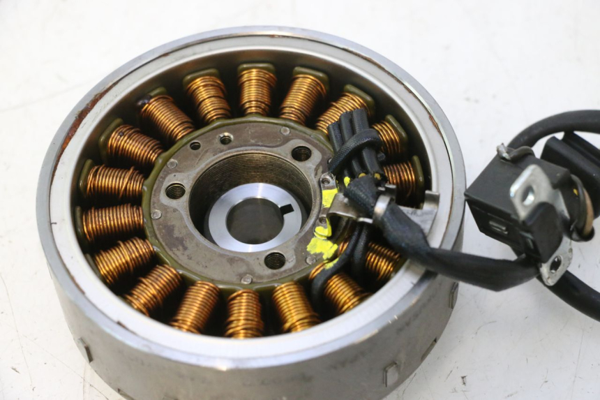 photo de ROTOR STATOR SUZUKI BURGMAN 125 (2007 - 2014) - Zbliżenie techniczne