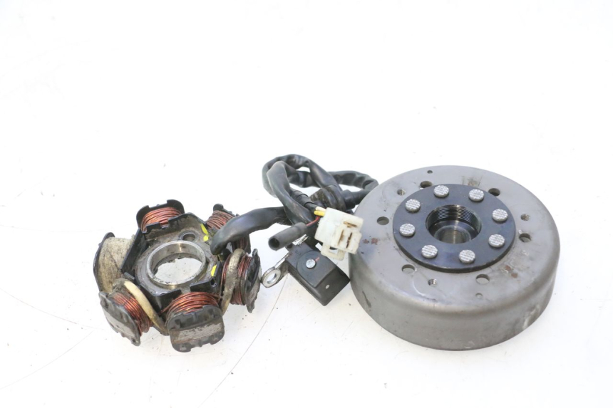 photo de ROTOR STATOR PEUGEOT CITYSTAR 2T 50 (2018 - 2021) - Inny kąt widzenia