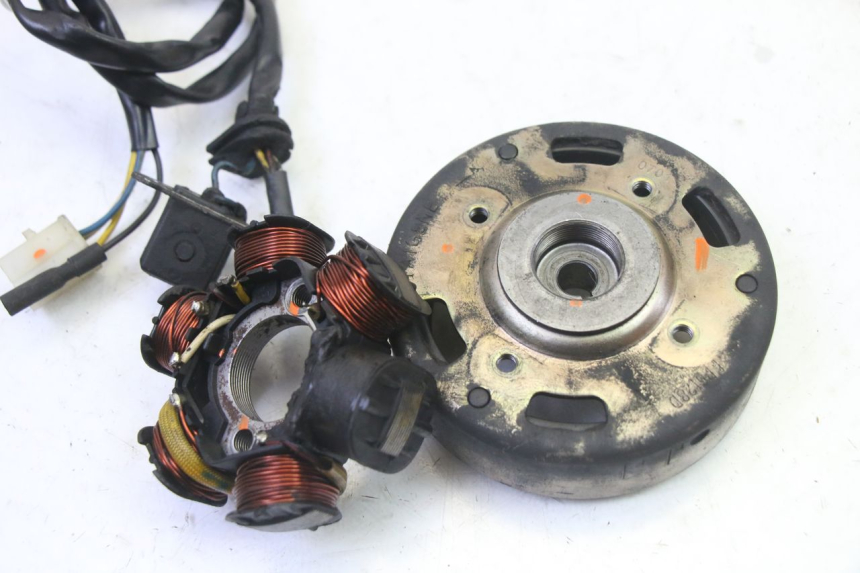 photo de ROTOR STATOR PEUGEOT ELYSTAR 50 (2002 - 2014) - Zbliżenie techniczne
