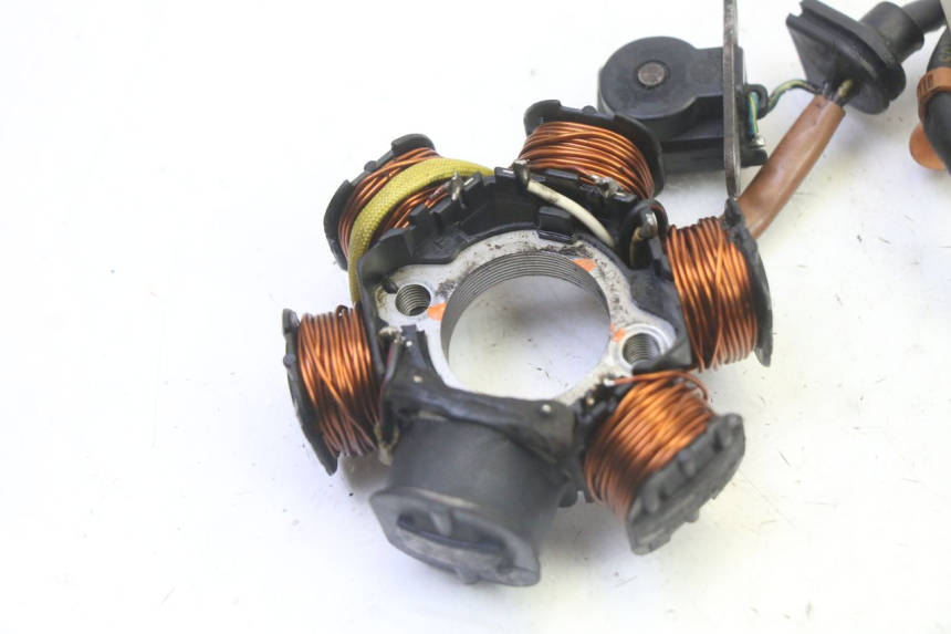 photo de ROTOR STATOR PEUGEOT ELYSTAR 50 (2002 - 2014) - Punkty mocowania