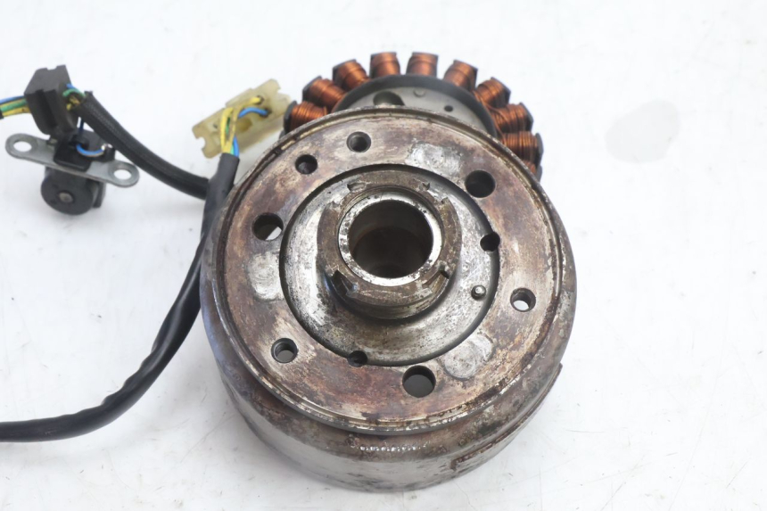 photo de ROTOR STATOR HONDA FES PANTHEON 2T 125 (1998 - 2002) - Zbliżenie techniczne