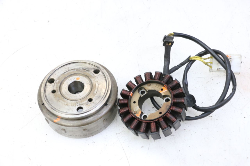 photo de ROTOR STATOR HONDA FES S-WING SWING ABS 125 (2007 - 2015) - Widok z bliska