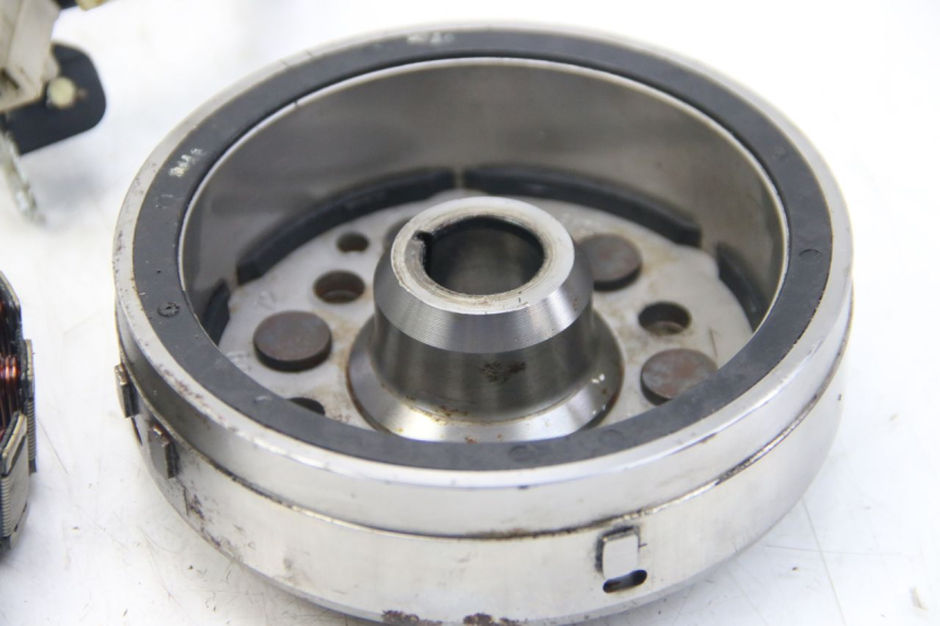 photo de ROTOR STATOR YAMAHA FZS FAZER 600 (1998 - 2001) - Zbliżenie techniczne