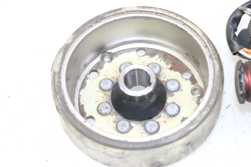 photo de ROTOR STATOR PEUGEOT KISBEE 2T 50 (2010 - 2017) - Widok z bliska