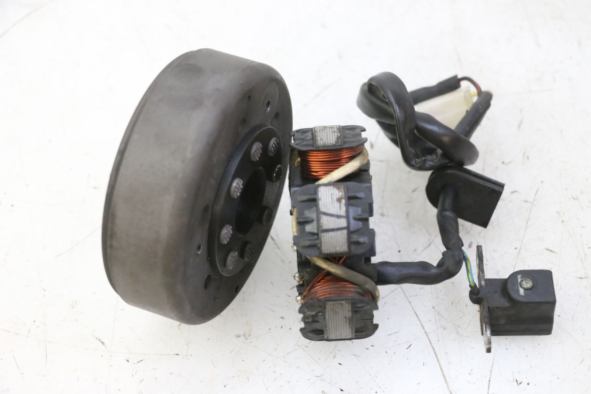 photo de ROTOR STATOR PEUGEOT KISBEE 2T 50 (2010 - 2017) - Zbliżenie techniczne