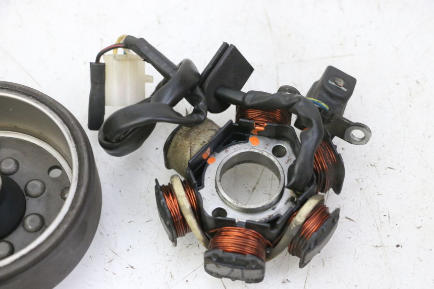 photo de ROTOR STATOR PEUGEOT KISBEE 2T 50 (2010 - 2017) - Punkty mocowania