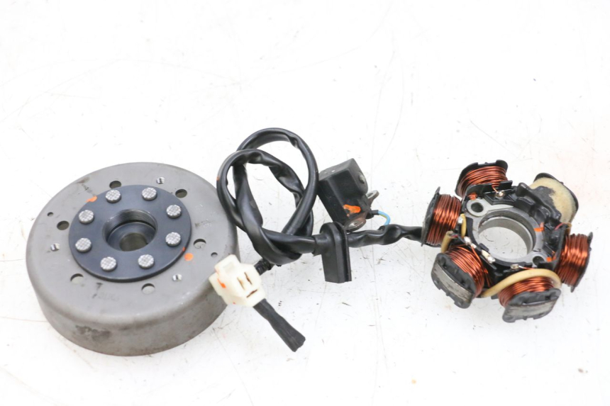 photo de ROTOR STATOR PEUGEOT KISBEE 2T 50 (2010 - 2017) - Zbliżenie techniczne