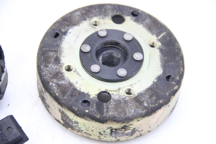 photo de ROTOR STATOR PEUGEOT KISBEE 4T 50 (2010 - 2017) - Inny kąt widzenia