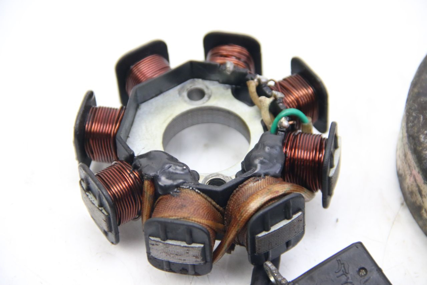 photo de ROTOR STATOR PEUGEOT KISBEE 4T 50 (2010 - 2017) - Punkty mocowania