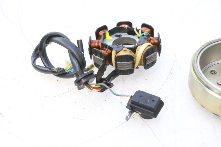 photo de ROTOR STATOR PEUGEOT KISBEE 4T 50 (2010 - 2017) - Punkty mocowania