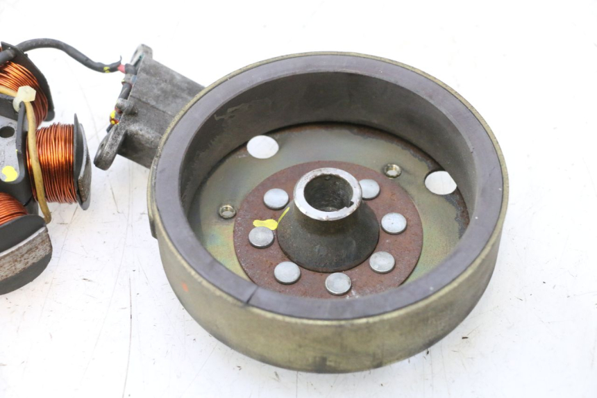 photo de ROTOR STATOR PIAGGIO LIBERTY 50 (1998 - 2003) - Zbliżenie komponentów