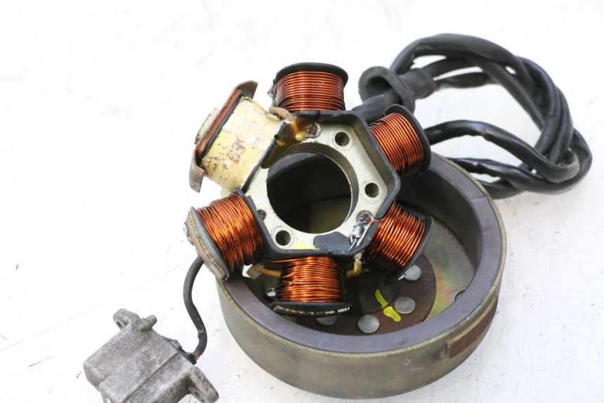 photo de ROTOR STATOR PIAGGIO LIBERTY 50 (1998 - 2003) - Zbliżenie techniczne