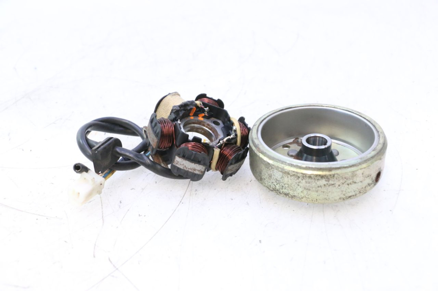 photo de ROTOR STATOR PEUGEOT LUDIX ONE 50 (2004 - 2013) - Szczegóły charakterystyczne