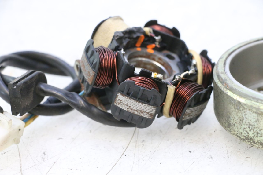 photo de ROTOR STATOR PEUGEOT LUDIX ONE 50 (2004 - 2013) - Zbliżenie komponentów