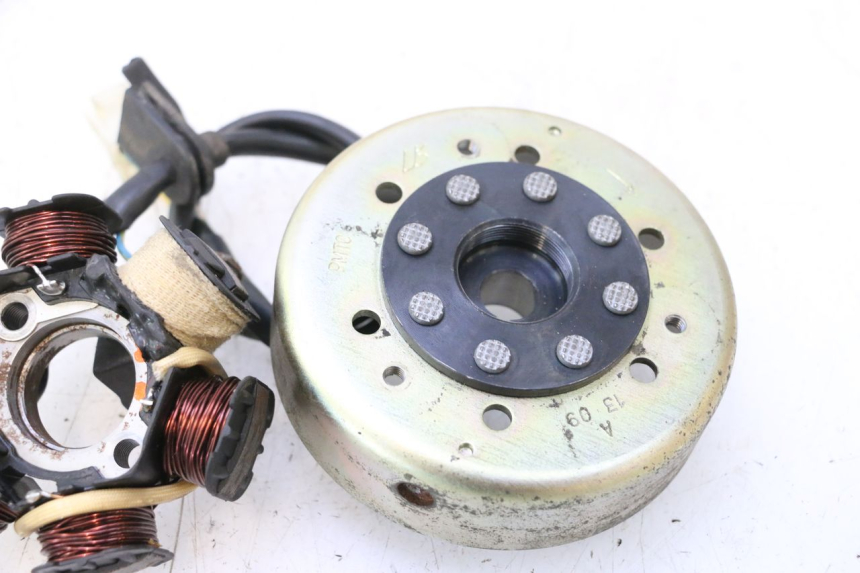 photo de ROTOR STATOR PEUGEOT LUDIX ONE 50 (2004 - 2013) - Widok z bliska