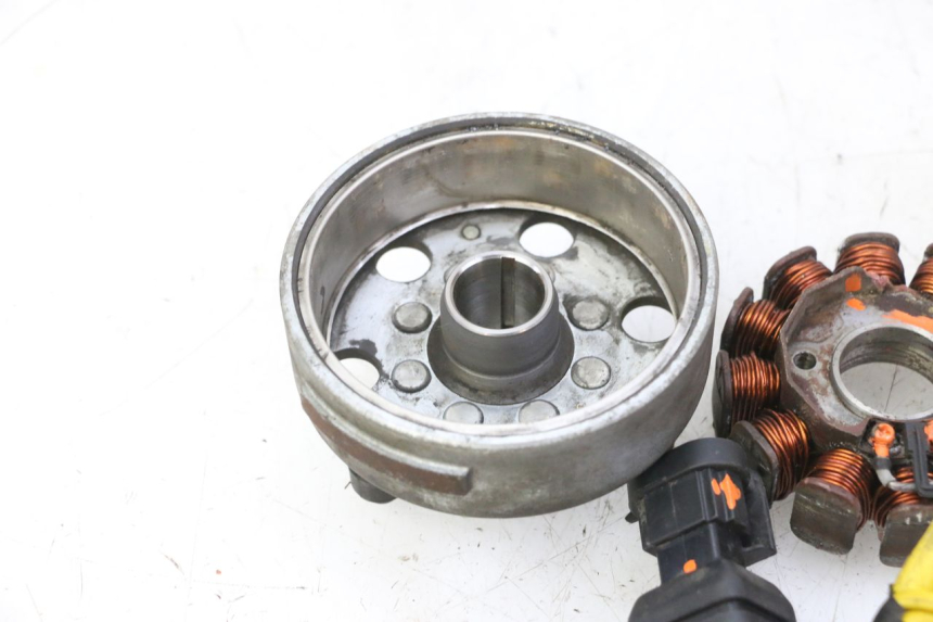 photo de ROTOR STATOR PIAGGIO MP3 125 (2006 - 2014) - Zbliżenie techniczne