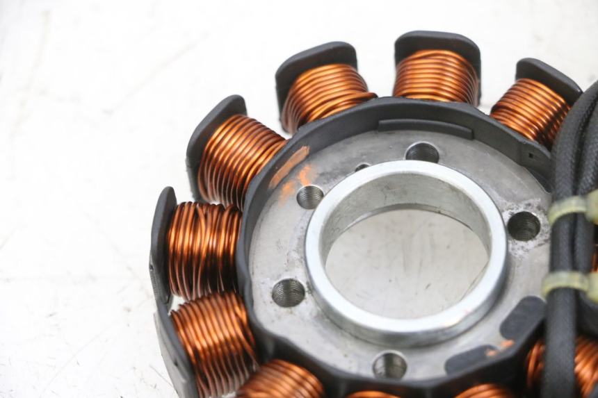 photo de ROTOR STATOR PIAGGIO NEW TYPHOON 50 (2018 - 2021) - Zbliżenie komponentów