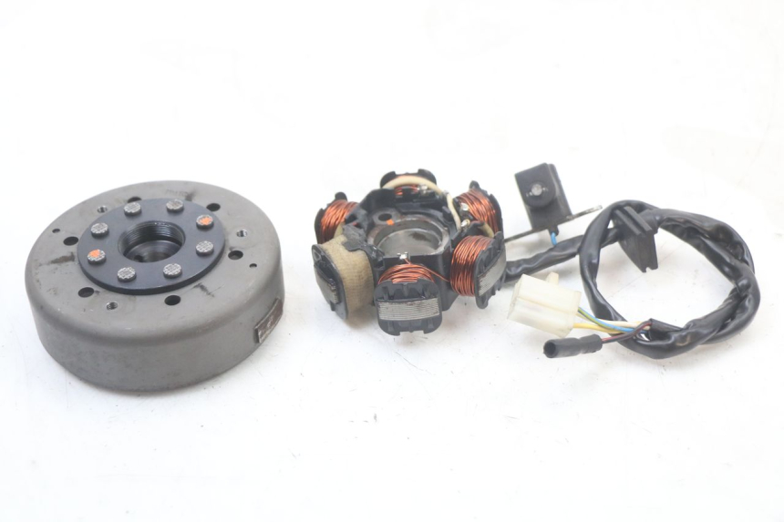 photo de ROTOR STATOR PEUGEOT KISBEE 2T 50 (2010 - 2017) - Szczegół części