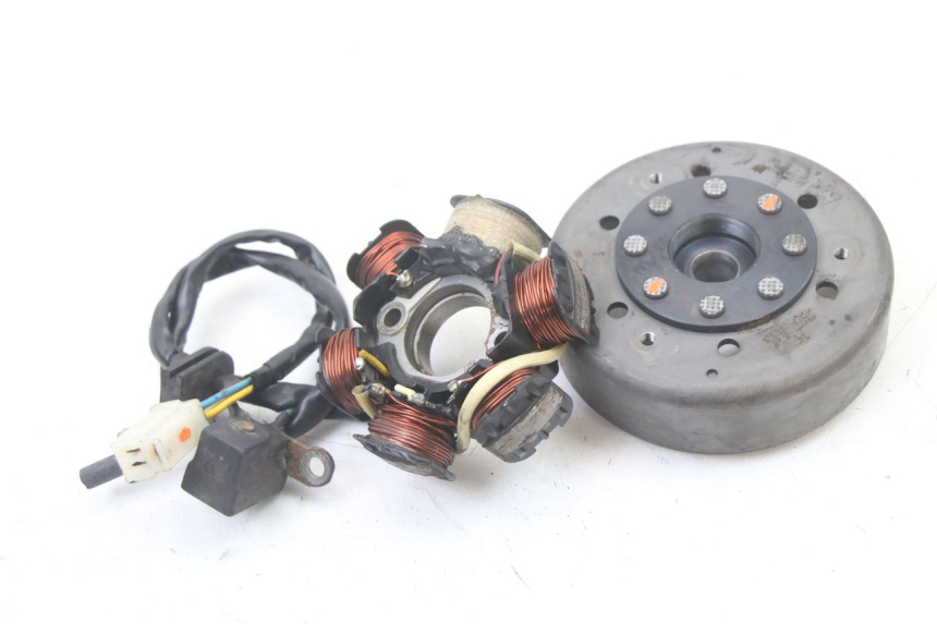 photo de ROTOR STATOR PEUGEOT KISBEE 2T 50 (2010 - 2017) - Zbliżenie techniczne