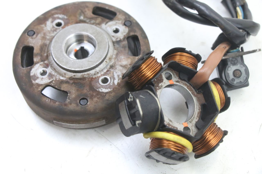 photo de ROTOR STATOR PEUGEOT TKR TREKKER FURIOUS 50 (2005 - 2014) - Inny kąt widzenia