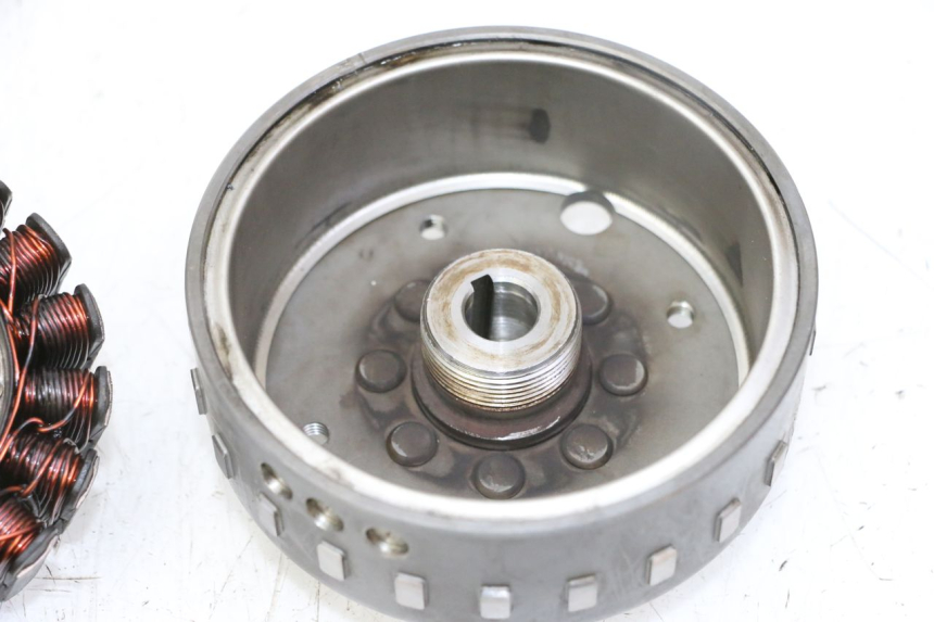 photo de ROTOR STATOR PEUGEOT SATELIS 125 (2013 - 2018) - Szczegóły charakterystyczne