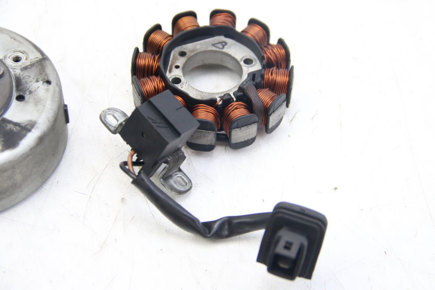 photo de ROTOR STATOR APRILIA SCARABEO 4T 50 (2009 - 2017) - Inny kąt widzenia