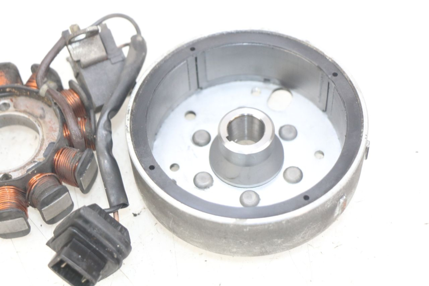 photo de ROTOR STATOR APRILIA SCARABEO 100 (2003 - 2012) - Zbliżenie techniczne