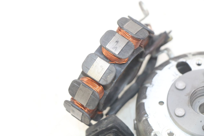 photo de ROTOR STATOR APRILIA SCARABEO 100 (2003 - 2012) - Punkty mocowania