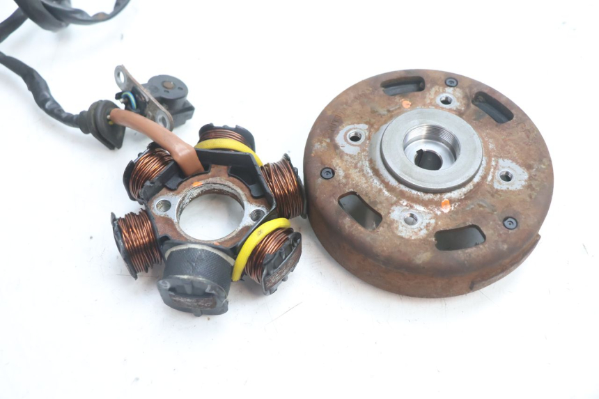 photo de ROTOR STATOR PEUGEOT SPEEDFIGHT 2 AC 50 (2000 - 2009) - Zbliżenie techniczne