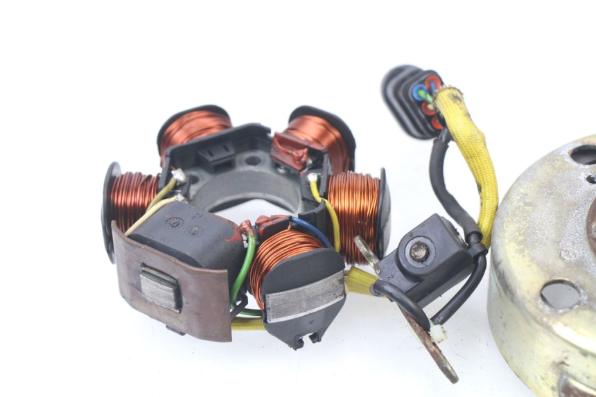photo de ROTOR STATOR APRILIA SR CARB LC 2T 50 (2004 - 2012) - Inny kąt widzenia