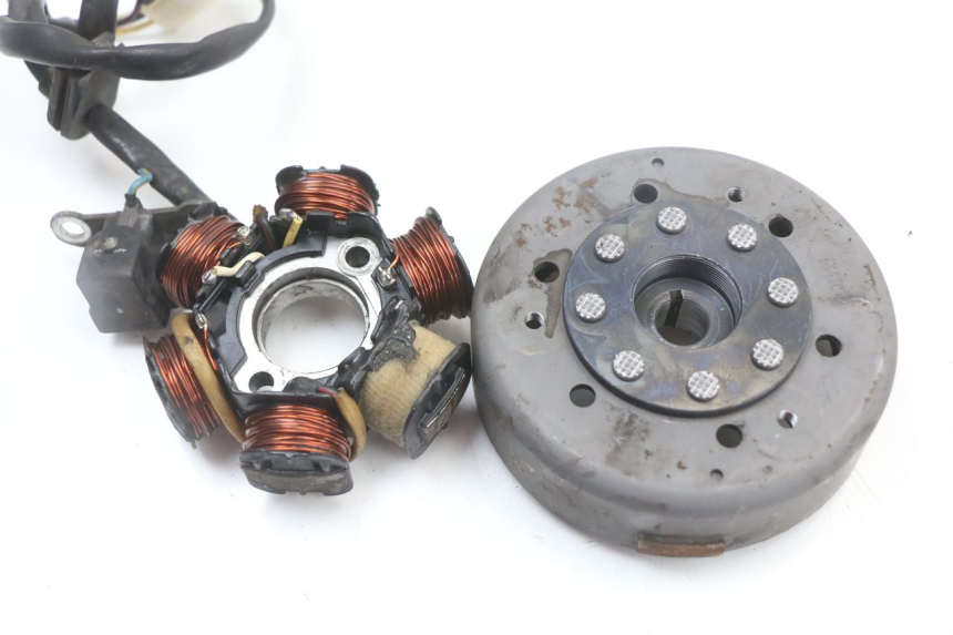 photo de ROTOR STATOR PEUGEOT STREETZONE 2T 50 (2014 - 2019) - Szczegół części