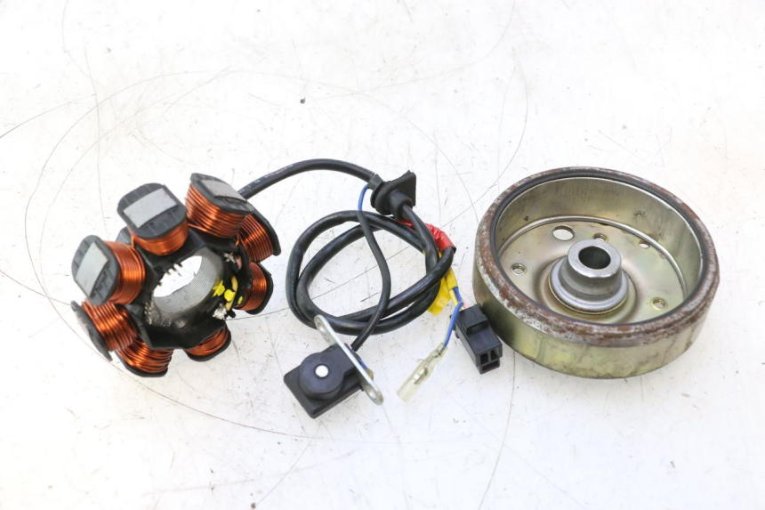 photo de ROTOR STATOR KYMCO SUPER 8 2T 50 (2007 - 2013) - Inny kąt widzenia