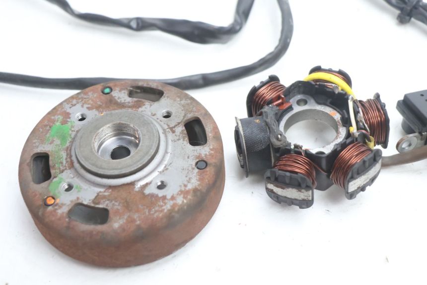 photo de ROTOR STATOR PEUGEOT TREKKER 50 (1995 - 2004) - Zbliżenie techniczne