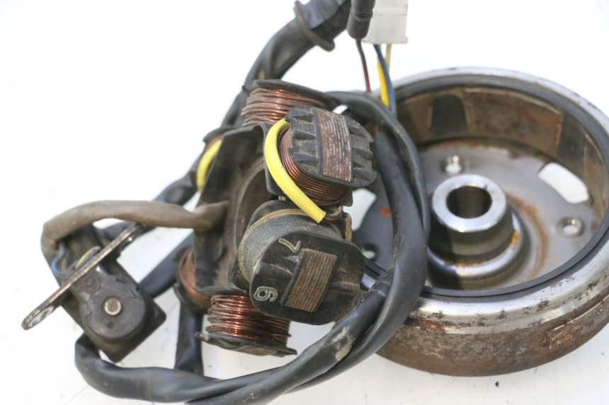 photo de ROTOR STATOR PEUGEOT TREKKER 50 (1995 - 2004) - Zbliżenie techniczne