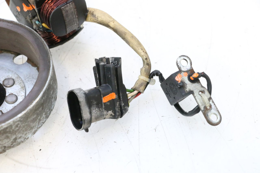 photo de ROTOR STATOR PIAGGIO TYPHOON 50 (2000 - 2009) - Zbliżenie techniczne