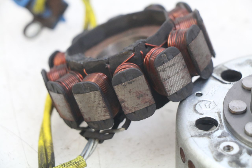 photo de ROTOR STATOR PIAGGIO VESPA LXV 125 (2006 - 2009) - Punkty mocowania