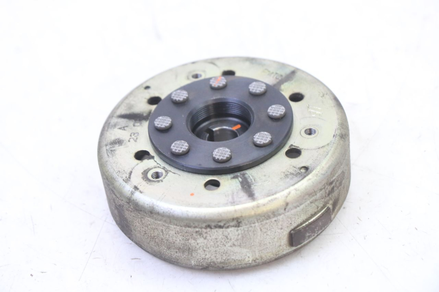 photo de ROTOR STATOR PEUGEOT VIVACITY NEW 2T 50 (2008 - 2017) - Zbliżenie techniczne