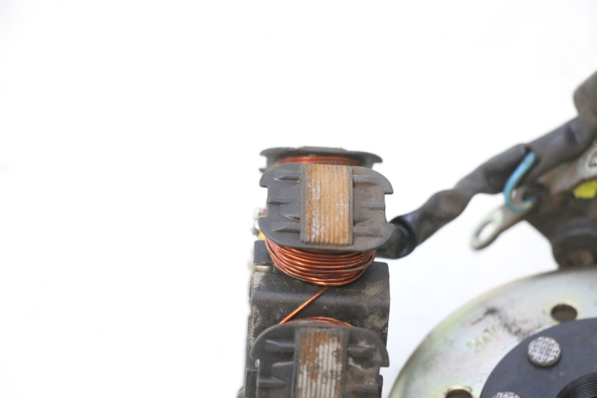 photo de ROTOR STATOR PEUGEOT VIVACITY NEW 2T 50 (2008 - 2017) - Zbliżenie komponentów