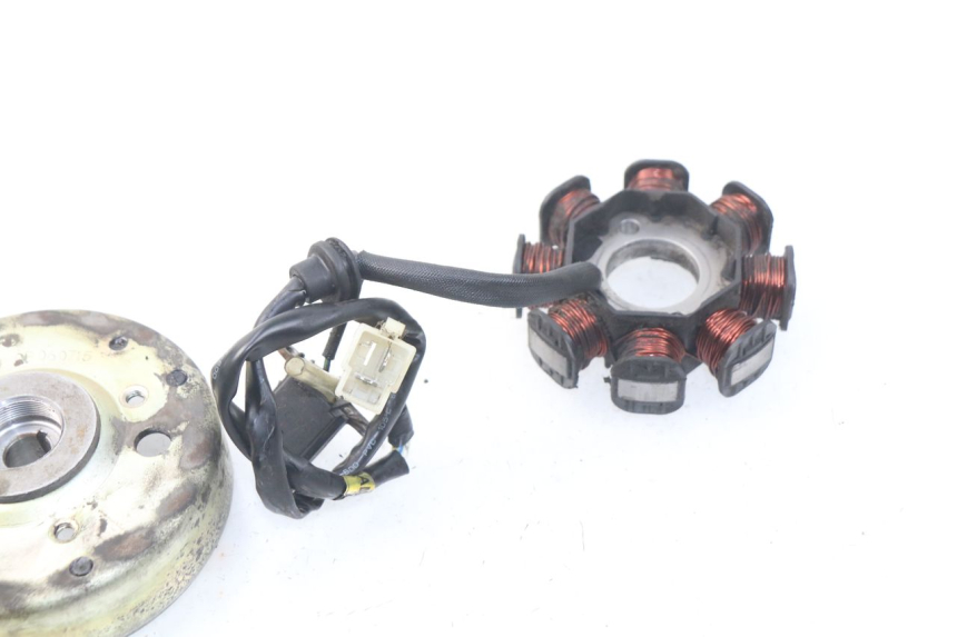 photo de ROTOR STATOR PEUGEOT VIVACITY NEW 4T 50 (2008 - 2017) - Inny kąt widzenia