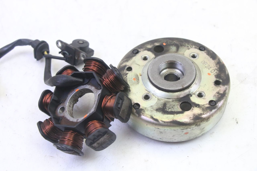 photo de ROTOR STATOR PEUGEOT VIVACITY NEW 4T 50 (2008 - 2017) - Zbliżenie techniczne