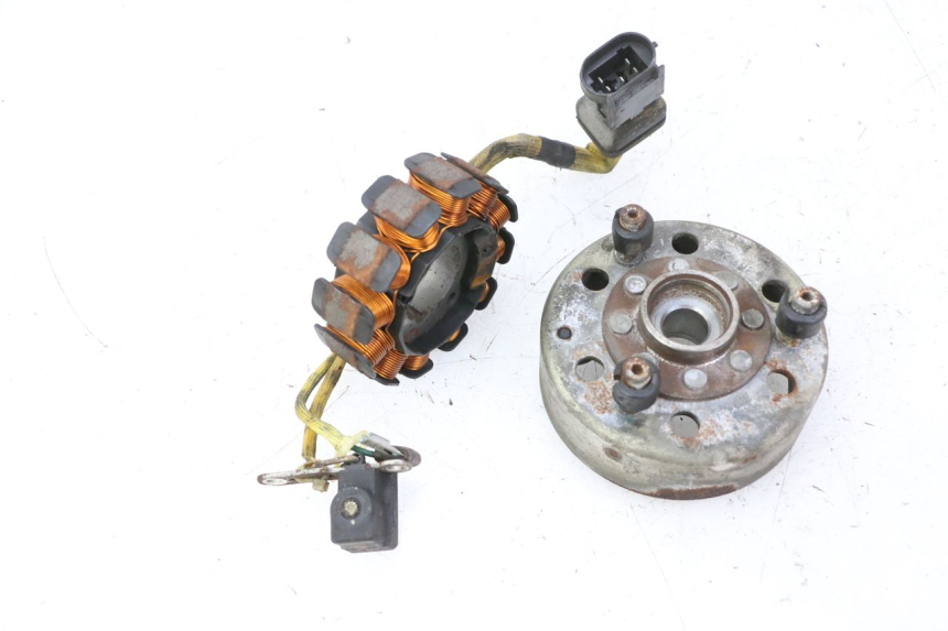 photo de ROTOR STATOR PIAGGIO X9 EVOLUTION 125 (2003 - 2007) - Zbliżenie komponentów