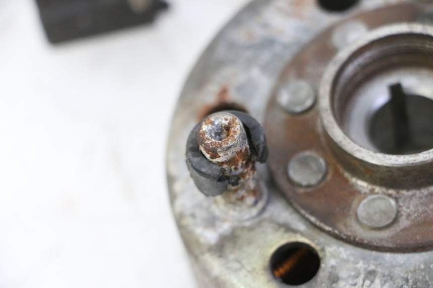 photo de ROTOR STATOR PIAGGIO X9 EVOLUTION 125 (2003 - 2007) - Zbliżenie techniczne