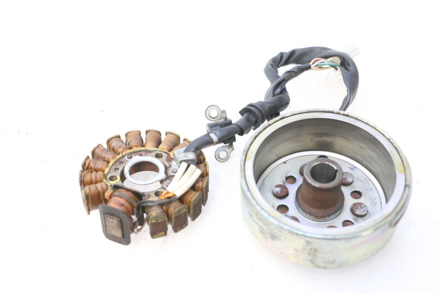 photo de ROTOR STATOR YAMAHA YP MAJESTY 125 (2002 - 2006) - Zbliżenie komponentów