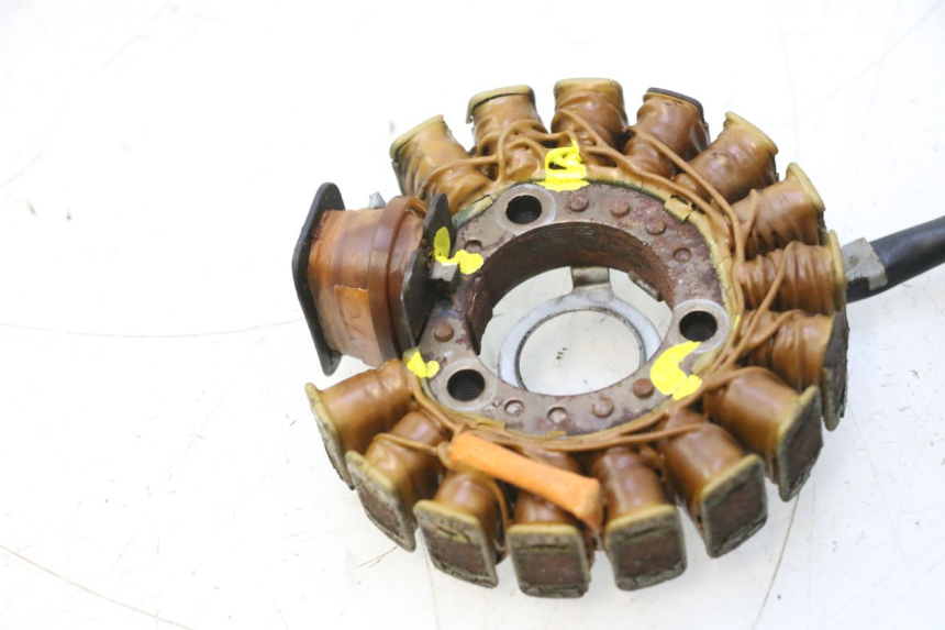 photo de ROTOR STATOR YAMAHA YP MAJESTY 125 (2002 - 2006) - Struktura - zbliżenie