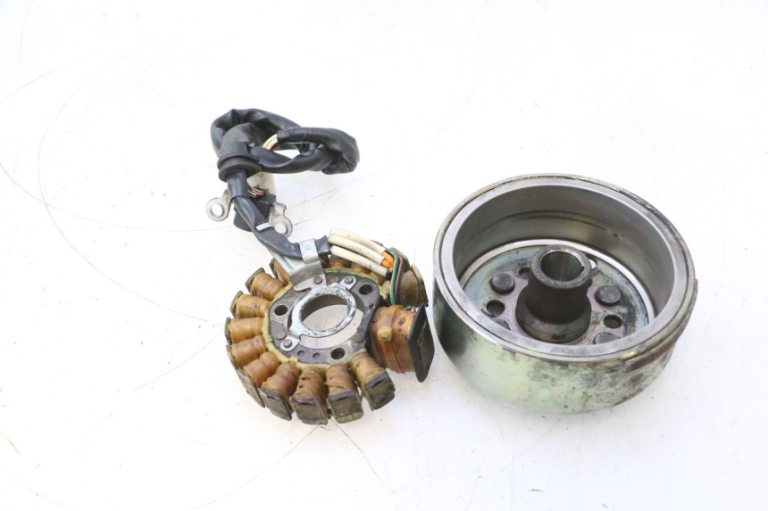 photo de ROTOR STATOR YAMAHA YP MAJESTY 125 (1998 - 2001) - Szczegóły charakterystyczne