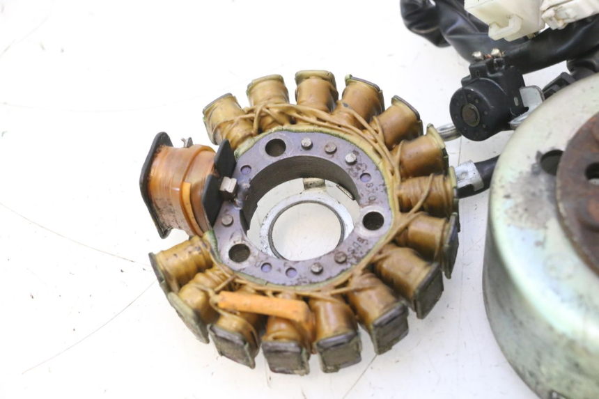 photo de ROTOR STATOR YAMAHA YP MAJESTY 125 (1998 - 2001) - Zdjęcie dodatkowe