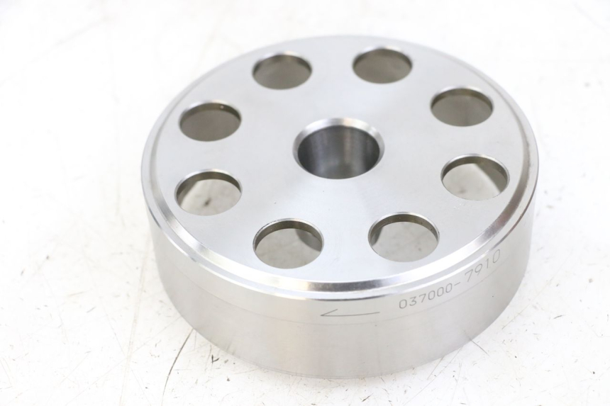 photo de ROTOR SUZUKI GSR 750 (2011 - 2017) - Zbliżenie techniczne