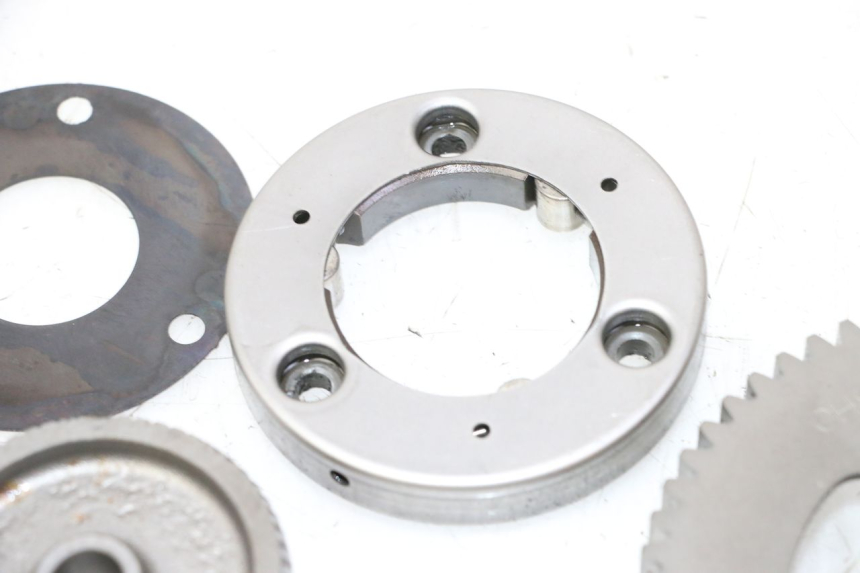 photo de WOLNOBIEG ROZRUSZNIKA SUZUKI BURGMAN 125 (2007 - 2014) - Zbliżenie techniczne