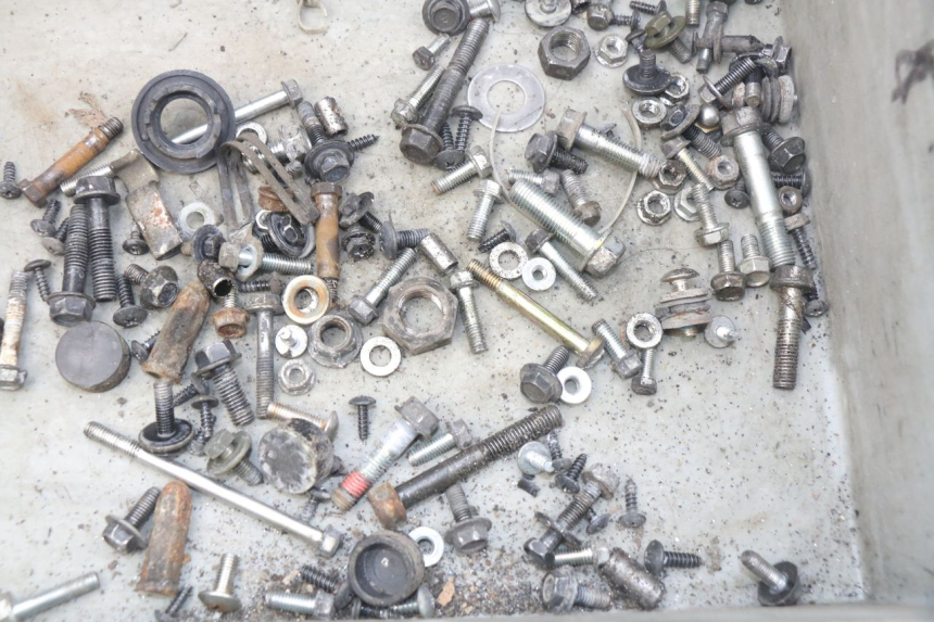 photo de TORBA ZESTAW ŚRUB I WKRĘTÓW KYMCO AGILITY 4T 50 (2018 - 2022) - Zoom stanu zużycia