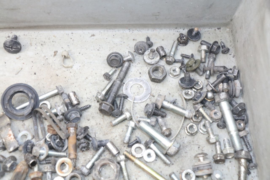 photo de TORBA ZESTAW ŚRUB I WKRĘTÓW KYMCO AGILITY 4T 50 (2018 - 2022) - Inny kąt widzenia